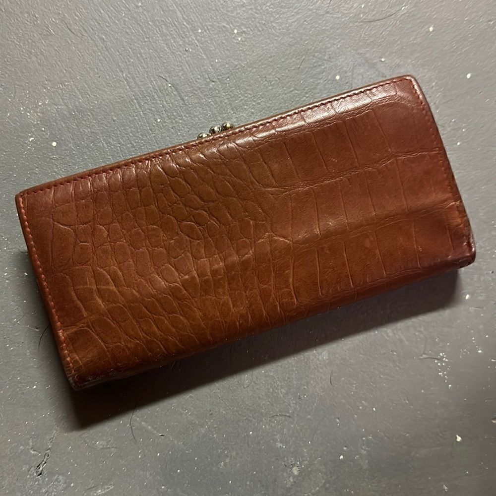 Light Tan Buxton Vintage Leather Tri Fold Wallet